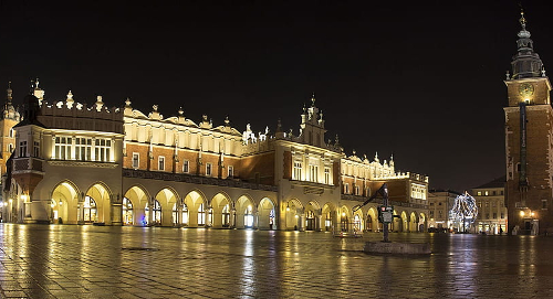 Cloth Hall and Old Town in Krakow during night