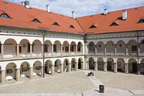 Cycling to Niepołomice Royal Castle in Krakow